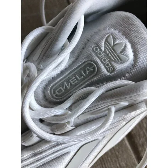 ADIDAS OZELIA women white leather shoes size 7.5